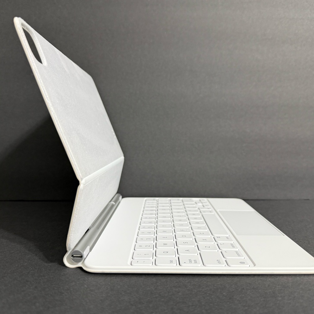 Apple iPad Pro 11 (Model A2261) Magic Keyboard Folio in White - Picture 3 of 7